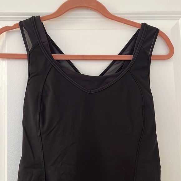 Lululemon top with adjustable built in sports bra - Picture 9 of 9